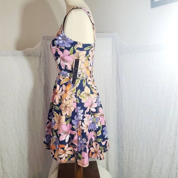 Trixxi NWT Floral Fit & Flare Dress Size Small - Picture 4 of 11